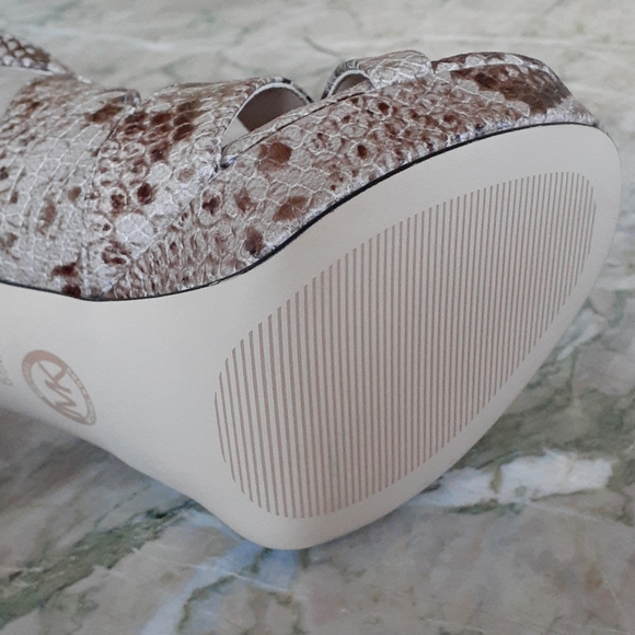 Michael Kors shoes - Picture 4 of 10